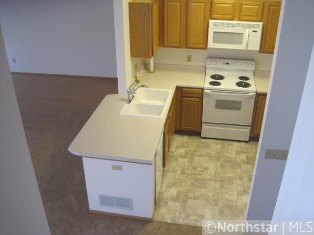 705 Kingfisher Ln #I, Woodbury, MN 55125