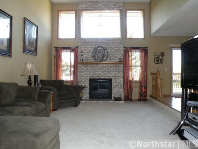 1066 Overlook Dr, Chaska, MN 55318