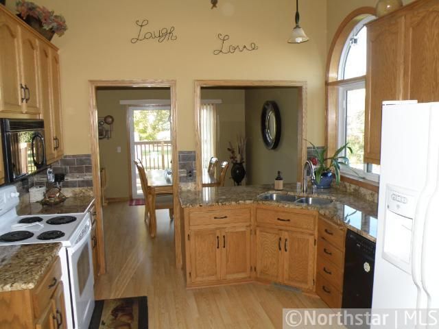 1066 Overlook Dr, Chaska, MN 55318