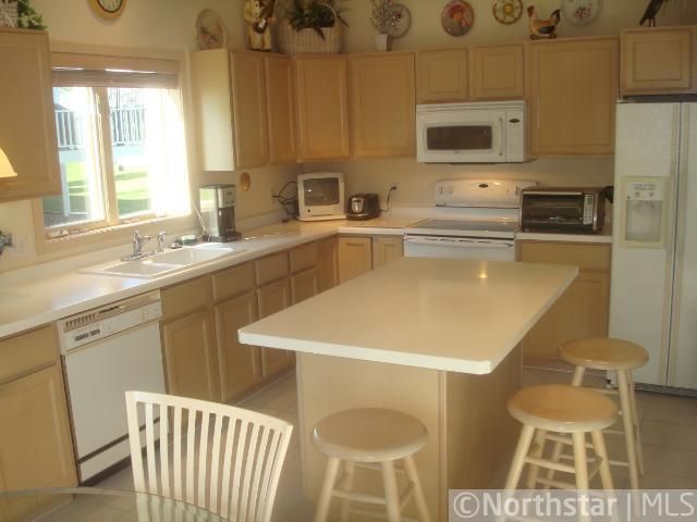 7112 Oak Pointe Curve, Bloomington, MN 55438