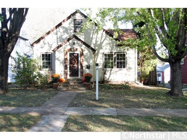 1496 Sheldon St, Saint Paul, MN 55108