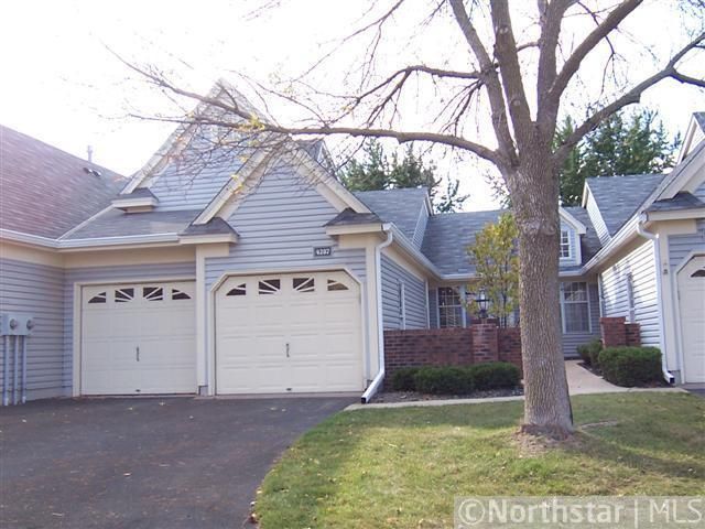 4287 Pond View Ct, White Bear Lake, MN 55110