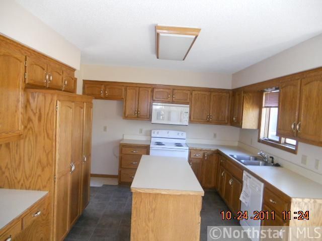 655 Crimson Leaf Trl, Eagan, MN 55123