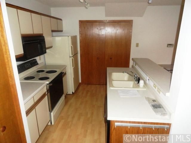 2586 Heritage Dr, Mendota Heights, MN 55120