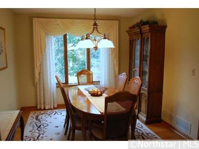 2681 Germain Ct, Maplewood, MN 55109