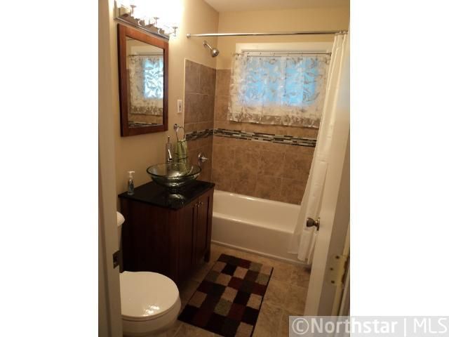2195 Craig Pl, Maplewood, MN 55109
