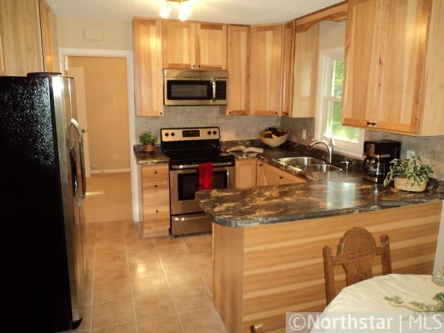2195 Craig Pl, Maplewood, MN 55109
