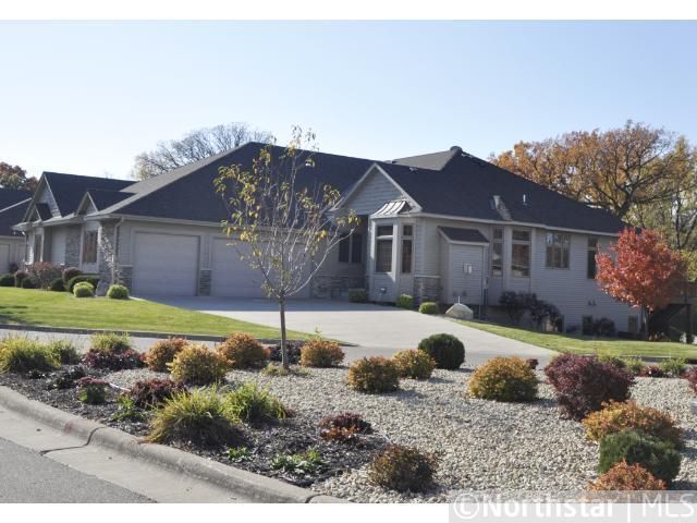 2193 Midland View Ct N, Roseville, MN 55113