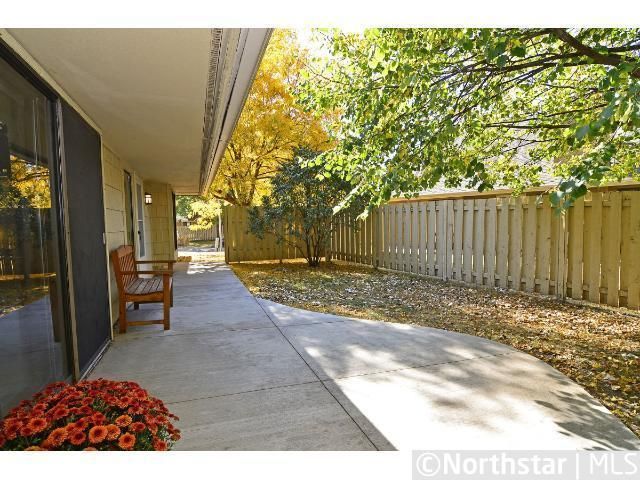 2224 Kings Valley Rd E, Golden Valley, MN 55427