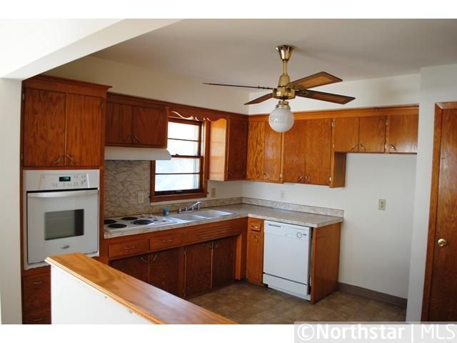 932 Logan Ln, South Saint Paul, MN 55075