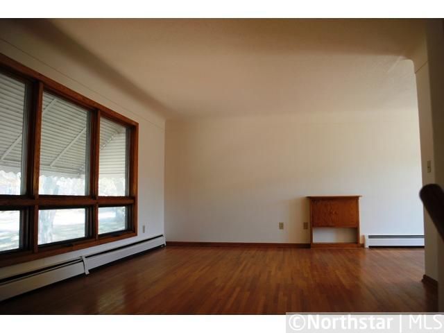 932 Logan Ln, South Saint Paul, MN 55075