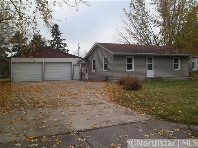 470 W 1st St, Rush City, MN 55069