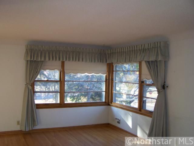 1330 Simpson St, Saint Paul, MN 55108