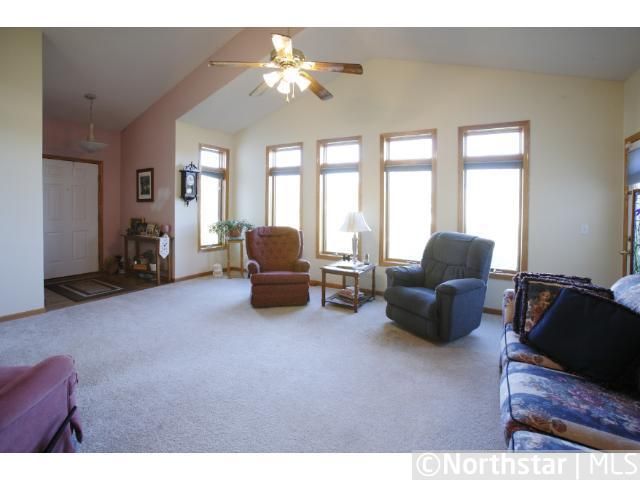 2084 Park Row, North Saint Paul, MN 55109
