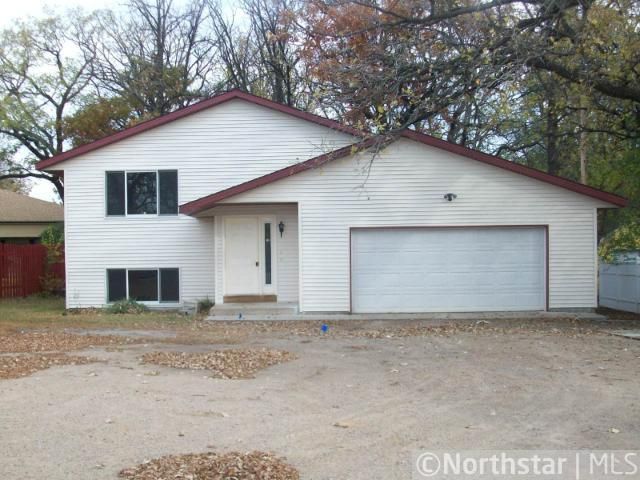 711 E River Rd, Anoka, MN 55303