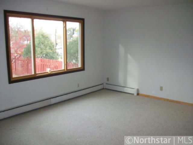 711 E River Rd, Anoka, MN 55303