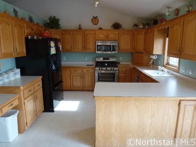 6693 Lower 12th St N, Oakdale, MN 55128