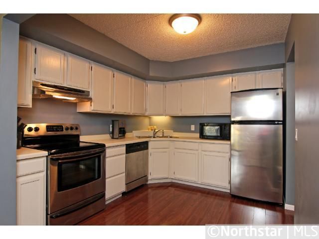 2445 Londin Ln #407, Maplewood, MN 55119