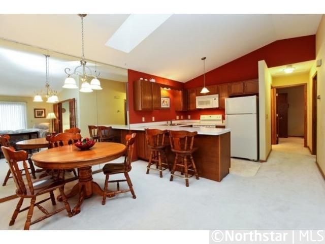 1053 Pond View Ct #PondView, Vadnais Heights, MN 55127