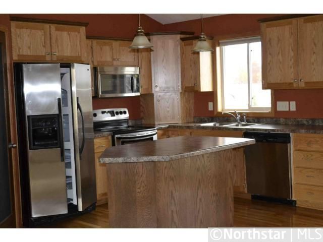 385 Horizon Dr, Le Center, MN 56057