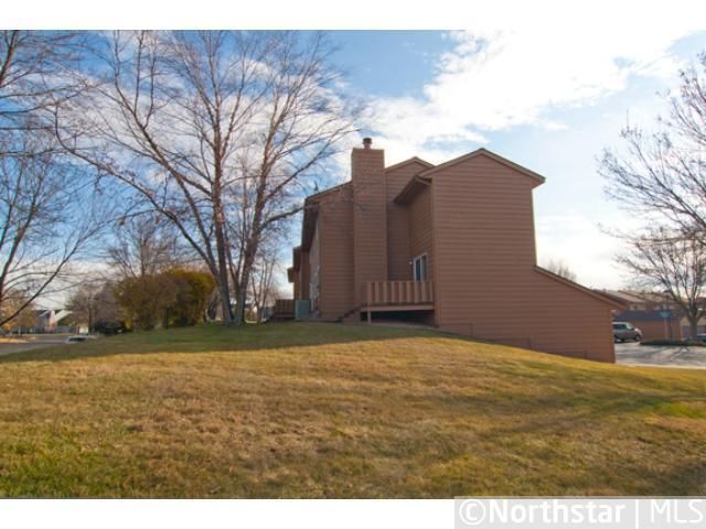 1613 Raindrop Dr, Eagan, MN 55121