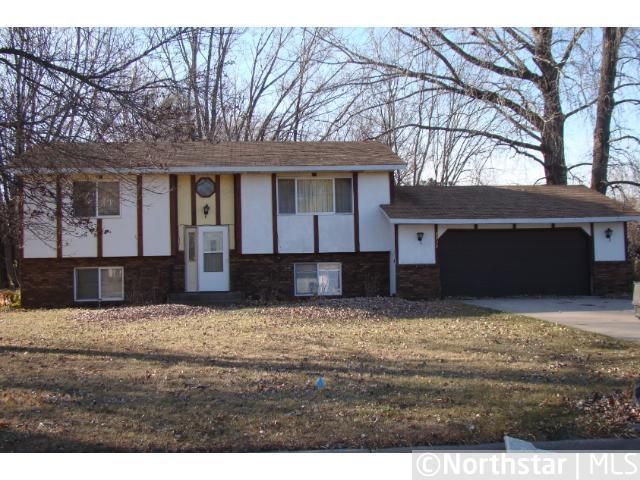 2908 Helena Ave N, Oakdale, MN 55128