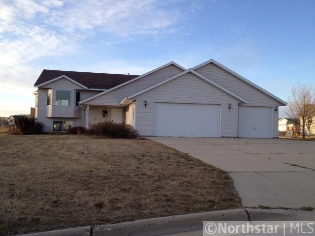 661 Willowbrook Dr NE, Owatonna, MN 55060