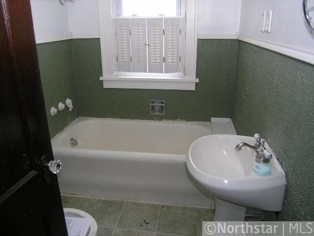732 8th Ave NW, Faribault, MN 55021