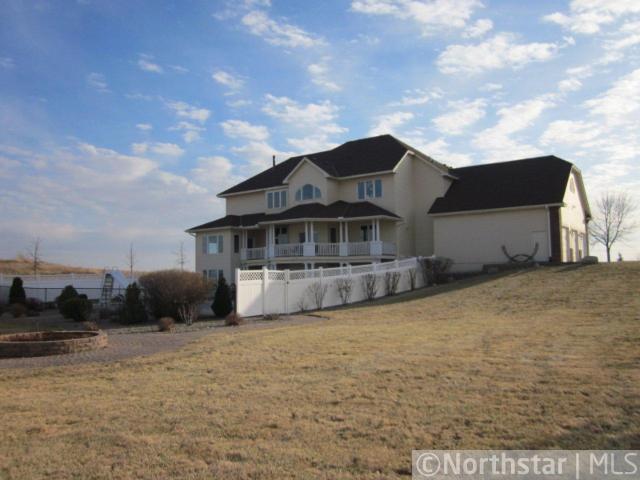 1096 E 260th St, New Prague, MN 56071