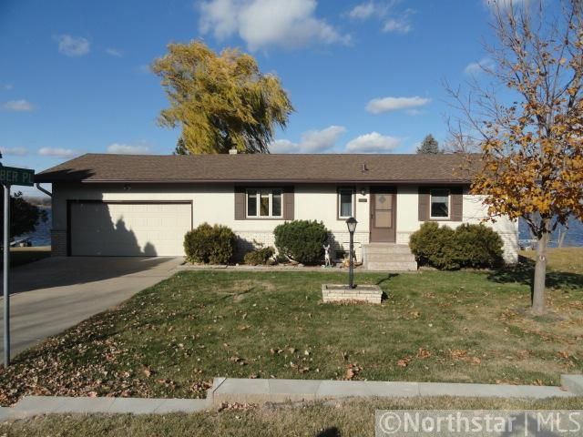 1587 Peltier Lake Dr, Centerville, MN 55038