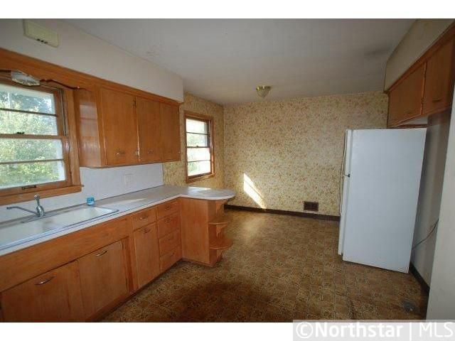 1716 Beech St, Saint Paul, MN 55106