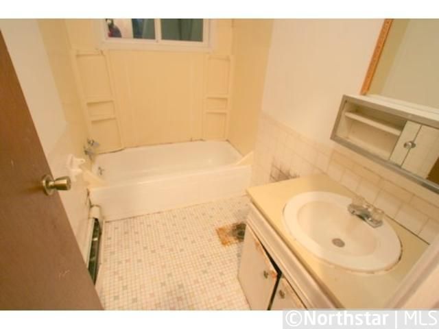 2112 Mississippi St, Maplewood, MN 55117