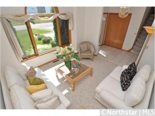 5212 Kings Cir N, Brooklyn Park, MN 55443