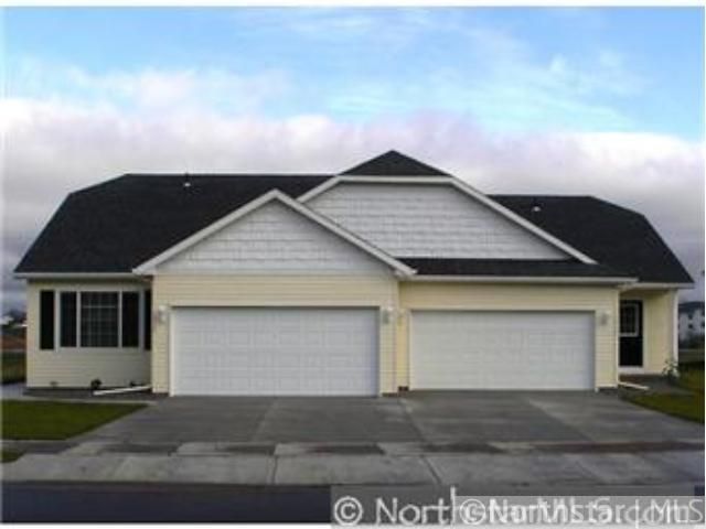1932 Knollwood Cir, Saint Cloud, MN 56303