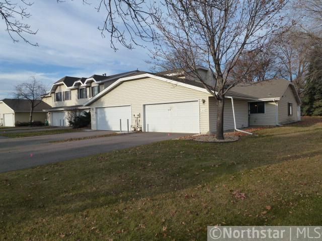 419 Pleasure Creek Dr, Blaine, MN 55434