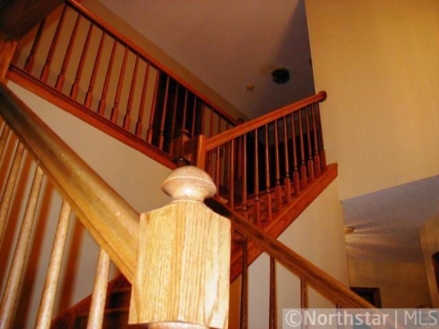 8993 Hunters Trl, Woodbury, MN 55125