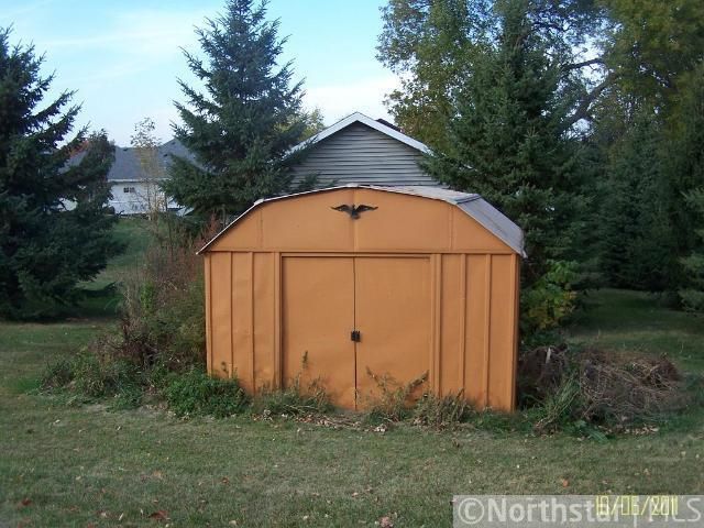 124 Linden Ave E, Winsted, MN 55395