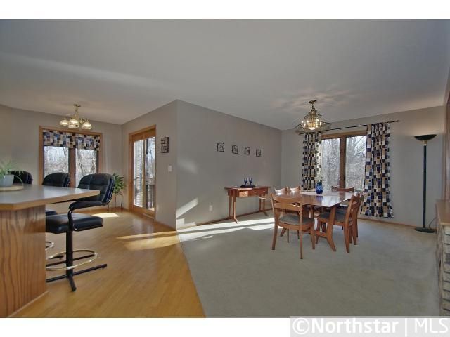 7912 Upper Hamlet Ct, Apple Valley, MN 55124