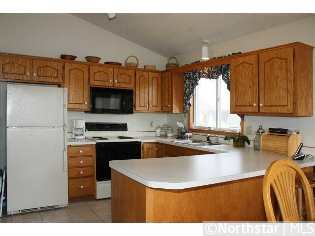 1235 Sage Ln, Shakopee, MN 55379