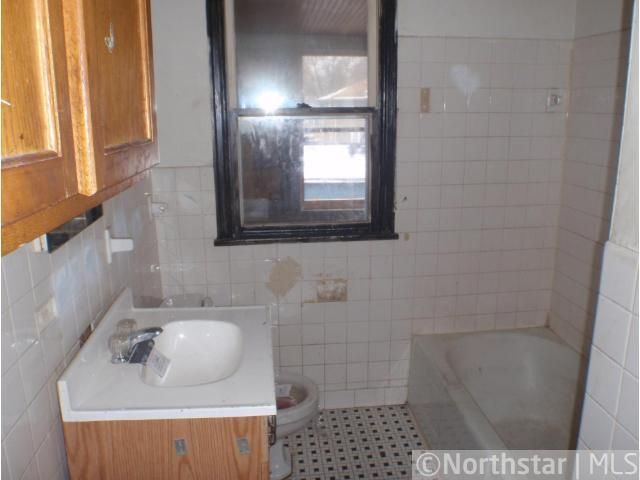 701 Thomas Ave N, Minneapolis, MN 55411
