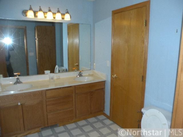 2450 2nd Ave E, North Saint Paul, MN 55109