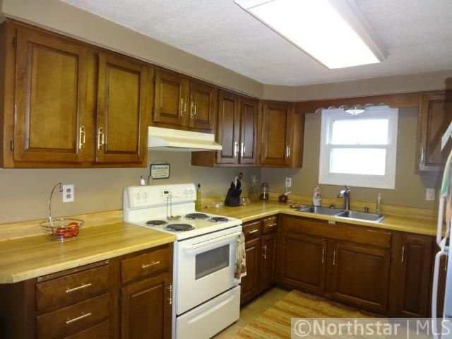 716 Edgar Pl, Faribault, MN 55021