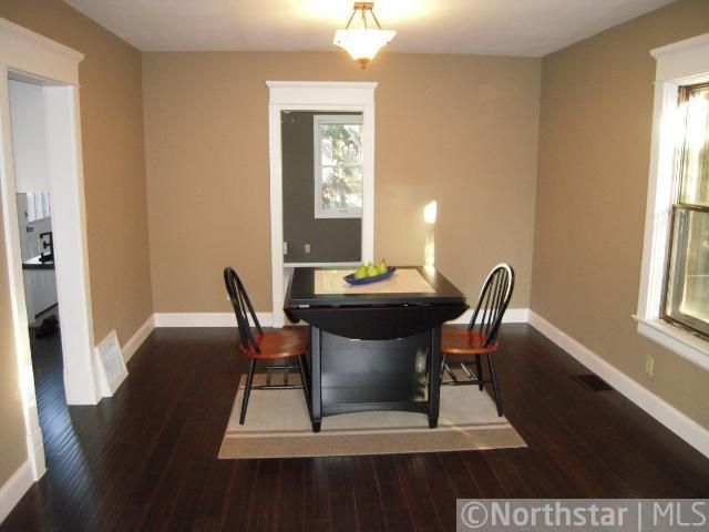 912 Oakdale Ave, West Saint Paul, MN 55118