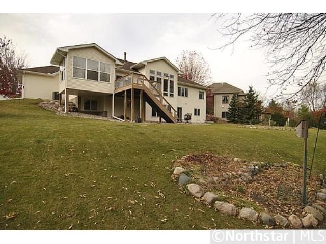 2530 Brinkhaus St, Chaska, MN 55318