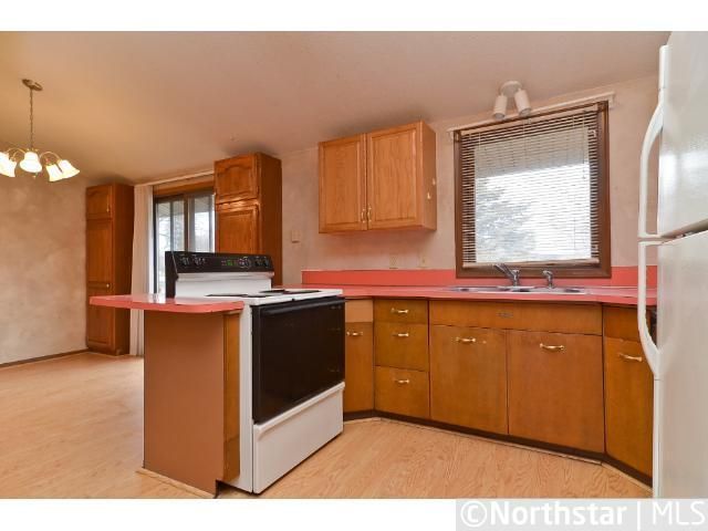 811 66th Ave NE, Fridley, MN 55432