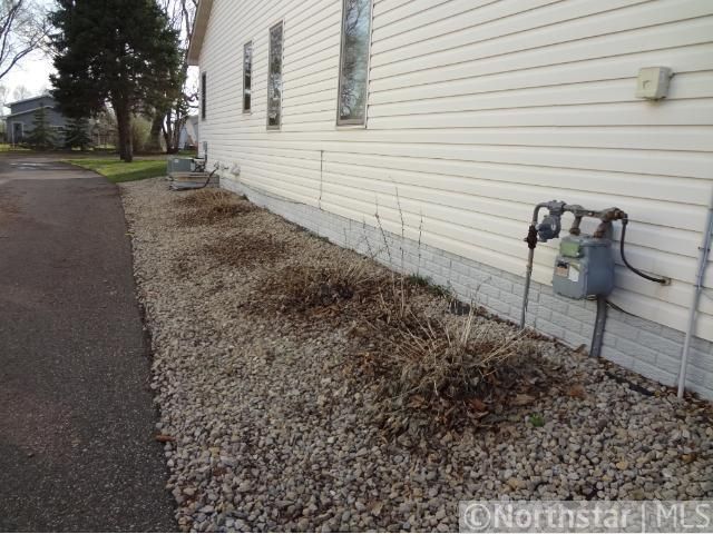 710 W 5th St, Monticello, MN 55362