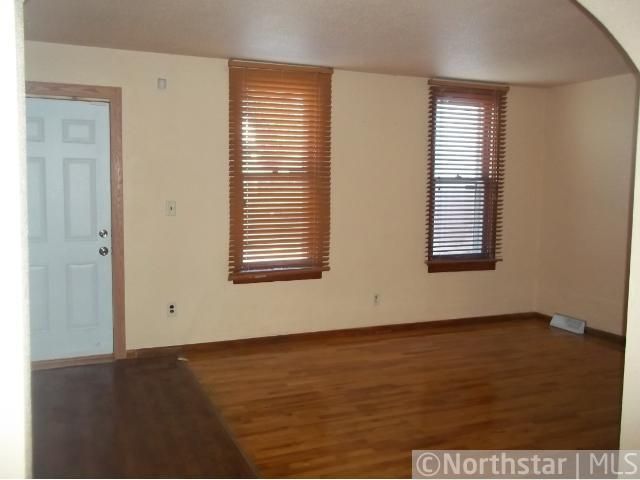 614 Thomas Ave, Saint Paul, MN 55103