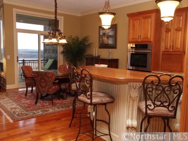 10050 Indigo Dr, Eden Prairie, MN 55347