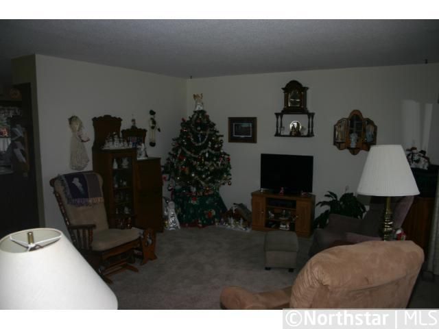 1028 Shawmut St S, Shakopee, MN 55379