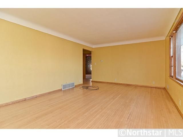 1126 8th Ave S, South Saint Paul, MN 55075
